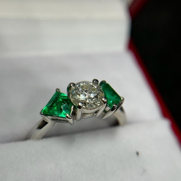 14k white gold Colombian emeralds and diamond ring - handmade - Picture 2 of 5